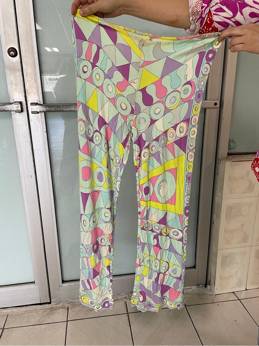 Emilio Pucci Pastel Geometric Flare Pants very vintage need repair waist elastic - Picture 3 of 11